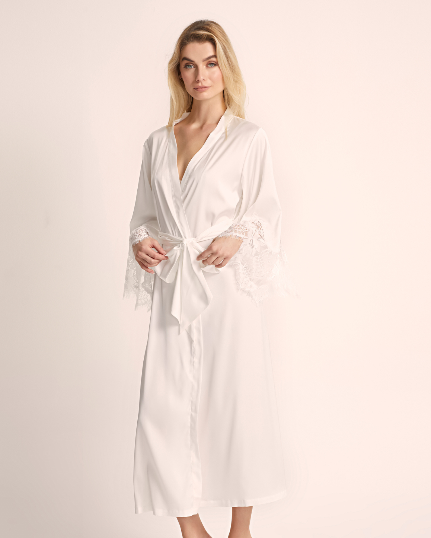 Georgina Long Lace Bridal Robe – Gigi & Olive