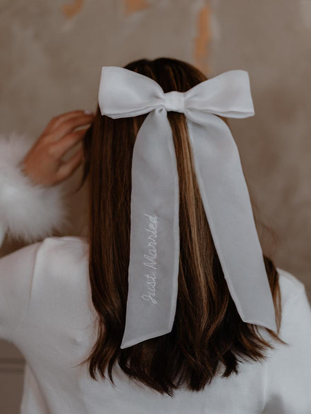 Pesonalized satin wedding bow with initial, Fancy MRS wedding outlet headpiece for bride, Handmade Monogrammed vintage white bridal bow hair clip